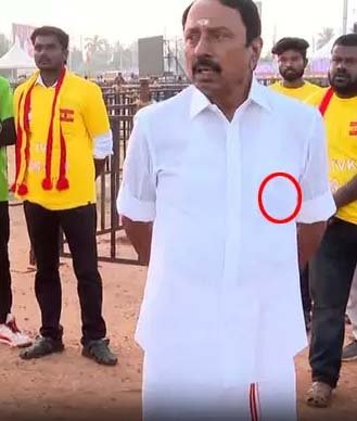 சட்டை பாக்கெட்டில் ஜெ. படம்: த.வெ.க. கரை வேட்டியுடன் செங்கோட்டையன்